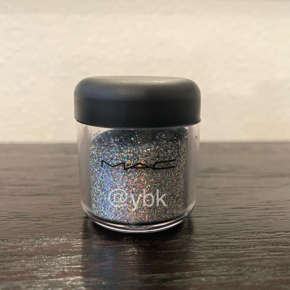 MAC 3D glitter